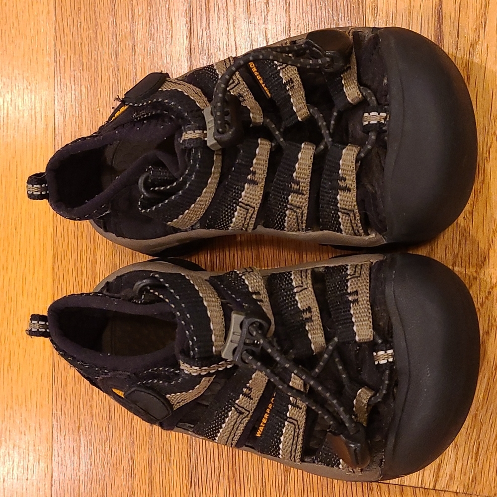Keen waterproof sandal, size toddler 9